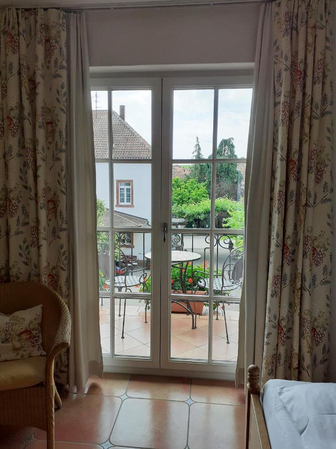Das Landhotel Weingut Gernert Sankt Martin Bagian luar foto